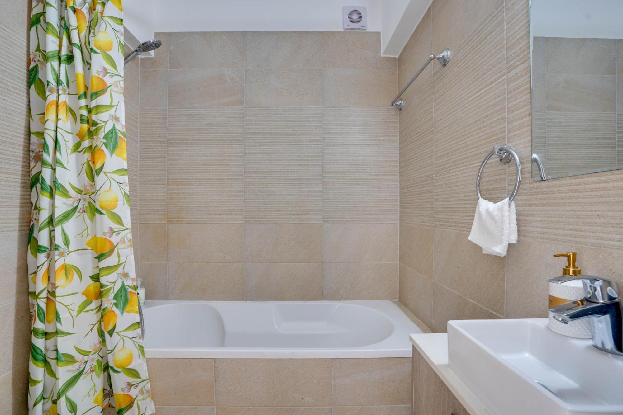 Lemon Paradise City Centre 200M From Beach Larnaca Zewnętrze zdjęcie